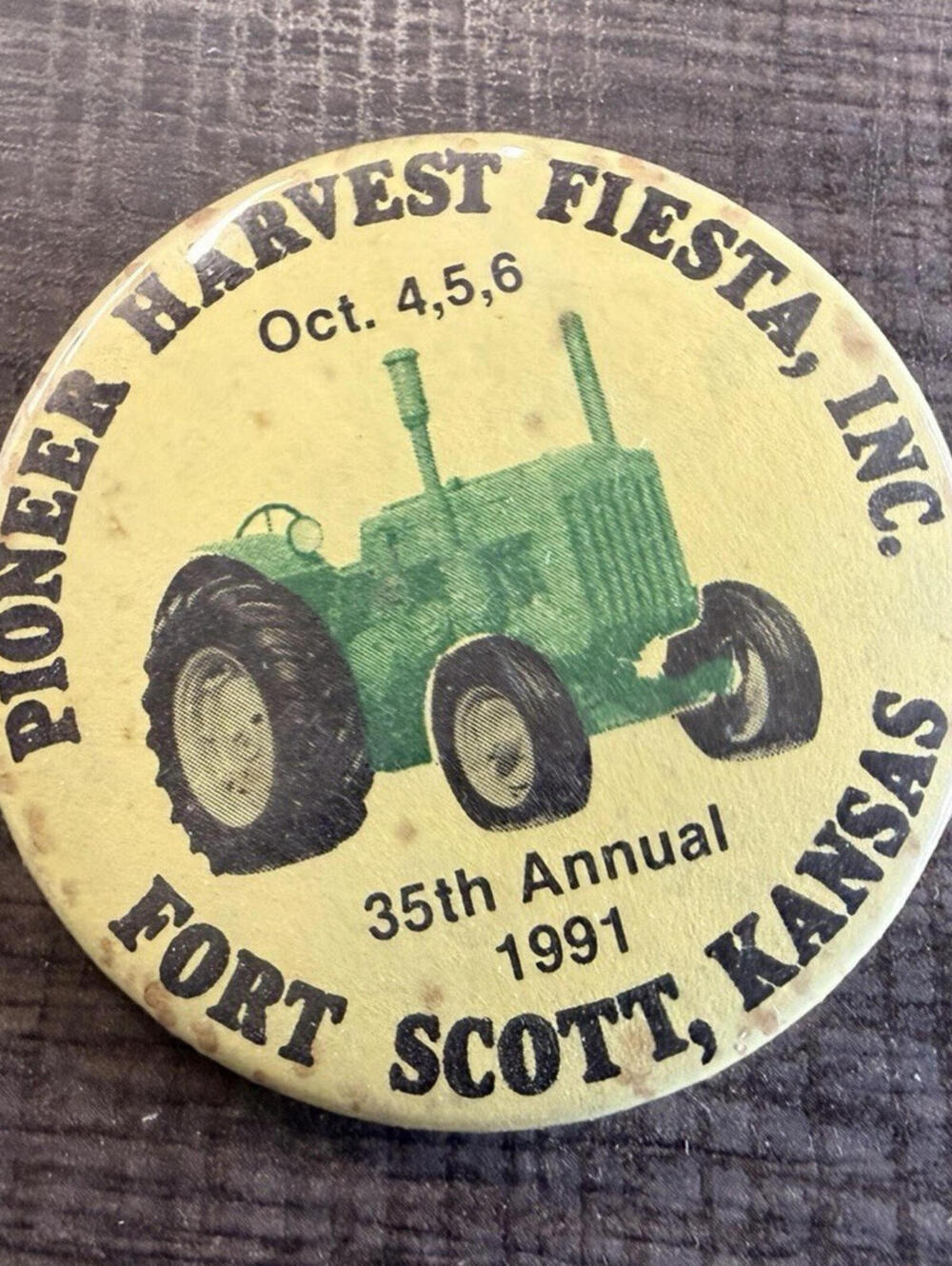Pioneer Harvest Fiesta Inc 1991 Original Pinback Button Beige Black KS